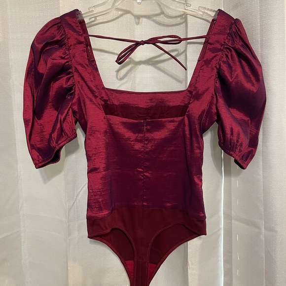 Majorelle Deep Wine Color Body Suit Square Neck Puff Sleeve Zip/Tie Back Sz XS - Picture 4 of 6